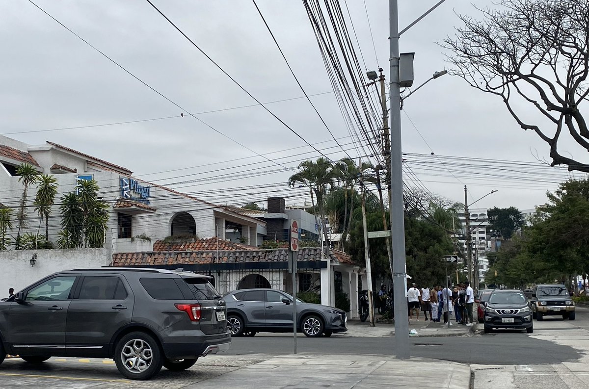 🔴 Culminó la reunión entre jugadores y dirigentes de <a href="/CSEmelec/">Club Sport Emelec</a> 

🔴 POR AHORA, el entrenamiento es en la tarde y se habría llegado a un acuerdo.

<a href="/LaRadioRedonda/">La Radio Redonda</a>