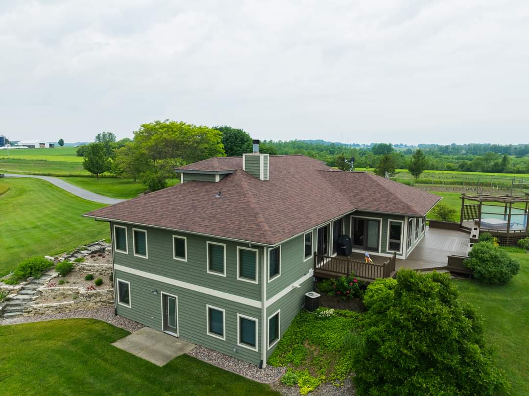 KickapooRoofing's tweet image. Your home deserves the best, and we're here to provide it! With a variety of shingle styles and colors, we help you choose the perfect fit for your roof. Check out this recent project featuring @MalarkeyRoofing Products ! 🏡✨  

We focus on using top-notch materials to ensure…