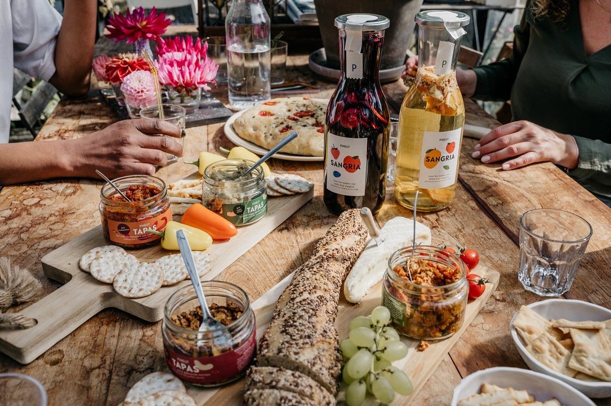 dedorusleiden's tweet photo. Laat je tijdens ons 'Open Huis' festival inspireren door bedrijven die werken vanuit De Dorus: creatief ondernemer Marlies van Iterson van Pineut, en merkbouwer Sjoerd Schipaanboord van Rijkers, het nieuwe creatieve collectief dat in De Dorus is gevormd. 

📍 19 september 17:30 https://t.co/9I117nOpSM