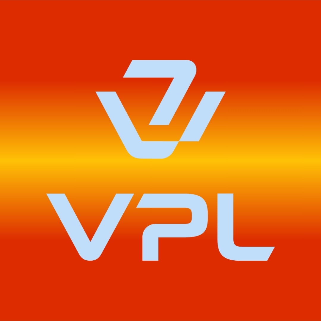 🆕 Nuevo formato competitivo.
🇪🇺 Competiciones europeas.
🔝 Alto nivel.
💰 Premios.
🔄 Mercado de transferencias flexibles.
💶 Cláusulas de terminación (en euros).
💻 Un sitio web hecho por y para la comunidad 
HORARIO 23:00