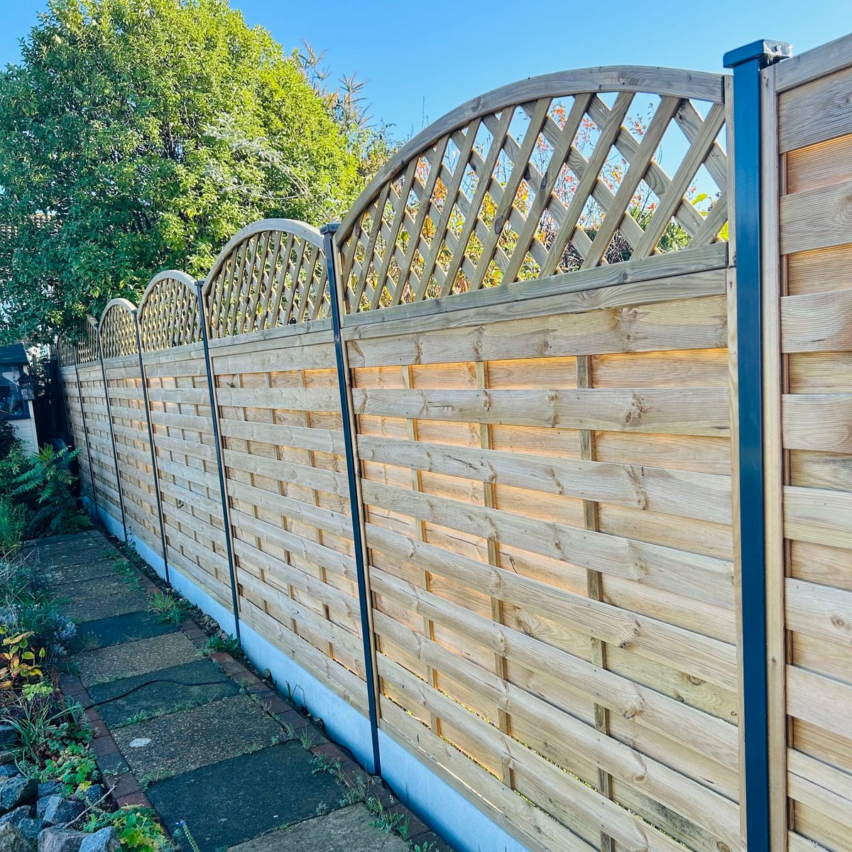 lemonfencing's tweet image. Panels, lattice, trellis, gates, posts and gravel boards, we've got it all. A variety of styles, sizes and materials to choose from. You're bound to find the ideal combination to suit your requirements. #LemonFencing #Fencing #Southend #Essex
