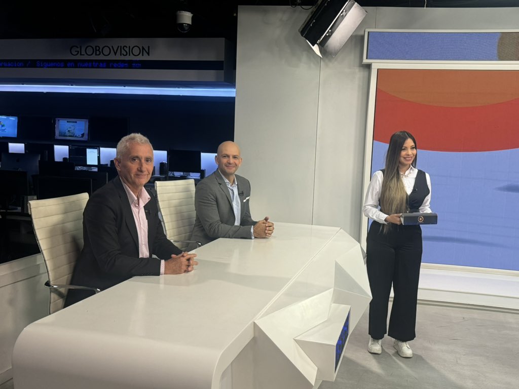 📺 | Sintoniza <a href="/globovision/">Globovisión</a> y sigue la entrevista al Consejero Cultural y parte del elenco de “La Mentira” 🎭  

Esta comedia del reconocido Florian Zeller llega a #Caracas con el apoyo de la Embajada de 🇫🇷 en 🇻🇪 

 👉Estreno 20/09 en el <a href="/eurocultural/">EuroCultural</a> del hotel <a href="/eurobuilding/">Eurobuilding Caracas</a>