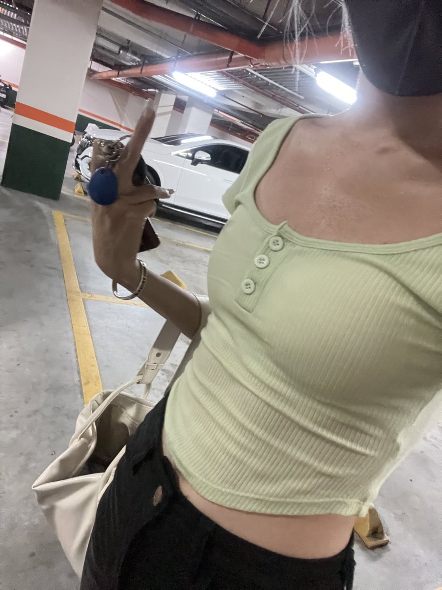 照片看不出來
但我他媽整件衣服跟牛仔褲都是濕的

只好回家換衣服再出門一次 操 https://t.co/tvdegrsCIQ