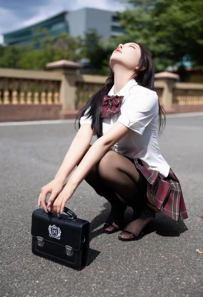 新來的秘書❤️❤️❤️ https://t.co/oVfmw4aGcX