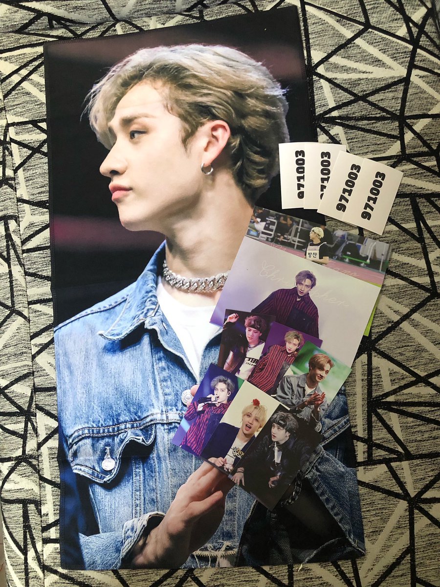 Giveaway for Chris’s Birthday
in dominAte -sʏᴅɴᴇʏ- 🇦🇺🦘

𝕮𝖍𝖗𝖎𝖘𝖔𝖇𝖊𝖗𝖞𝖑 cheering kit

RT &amp; hashtag #chrisdaycherishday 
I’ll choose 3 of you guys to give away my slogans 
(pick up in the concert day)

Thanks for your supporting 🐺
#dominate_sydney #방찬 #BANGCHAN #Chris