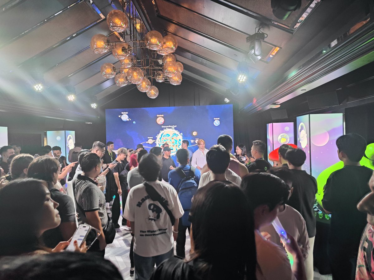 chak_allen's tweet photo. We're at Slime's Wobbly Jelly Party 🍸🍹 #NXPC #MapleStoryUniverse @MaplestoryU https://t.co/FmucZcKbz9