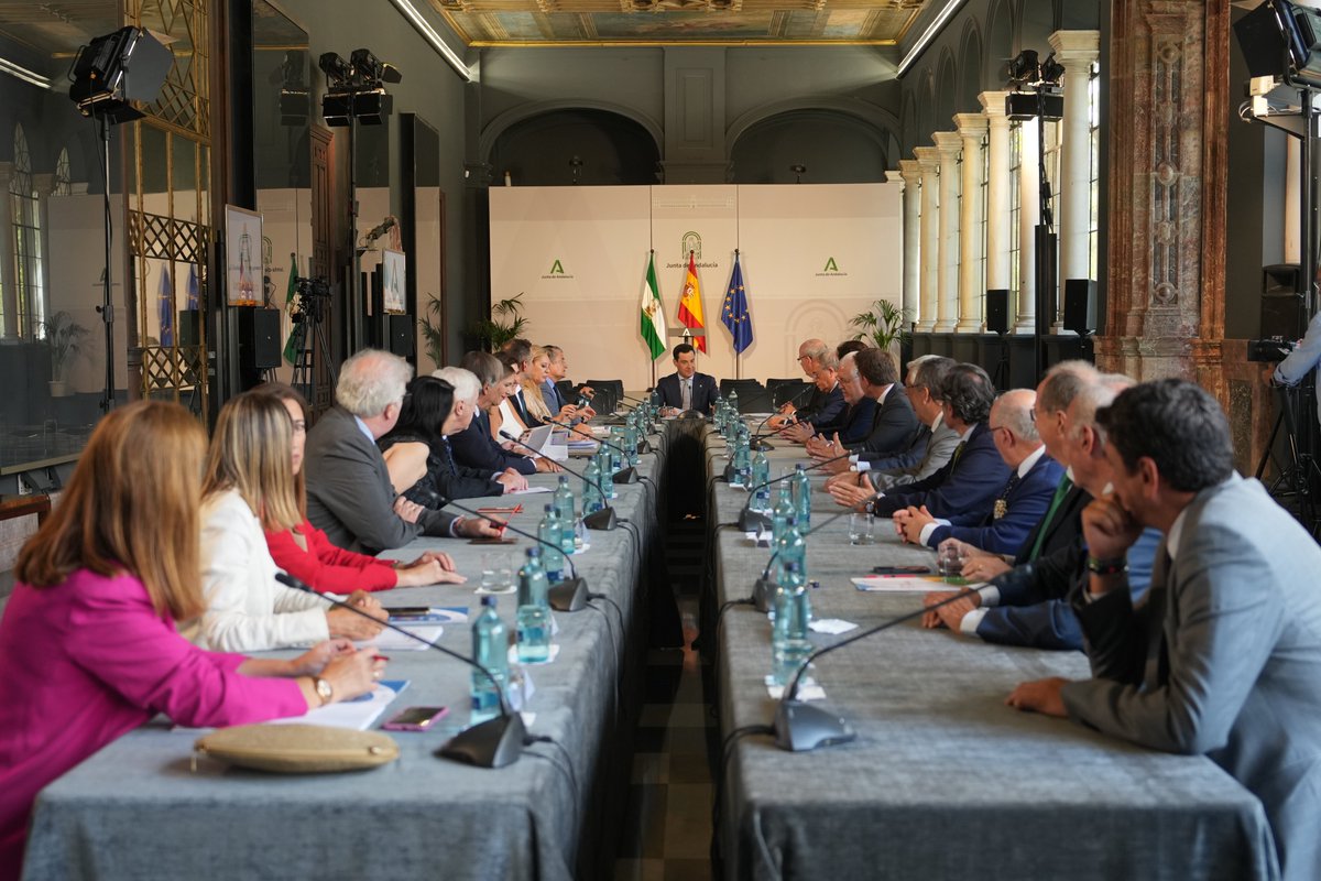 Junta de Andalucía (@andaluciajunta) on Twitter photo 🔉<a href="/JuanMa_Moreno/">Juanma Moreno</a>: Nuestras Cámaras han tenido mucho que ver en las políticas de reducción de impuestos y de simplificación administrativa.
Y han jugado un papel destacado en los nuevos e importantes incentivos empresariales dispuestos por <a href="/trade_andalucia/">Andalucía TRADE</a>. 🔉<a href="/JuanMa_Moreno/">Juanma Moreno</a>: Nuestras Cámaras han tenido mucho que ver en las políticas de reducción de impuestos y de simplificación administrativa.
Y han jugado un papel destacado en los nuevos e importantes incentivos empresariales dispuestos por <a href="/trade_andalucia/">Andalucía TRADE</a>.
