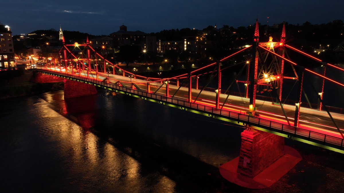 A new tradition was born during Commencement weekend when the Northampton Street Bridge was illuminated in Lafayette maroon to celebrate the Class of 2024. 🌉✨