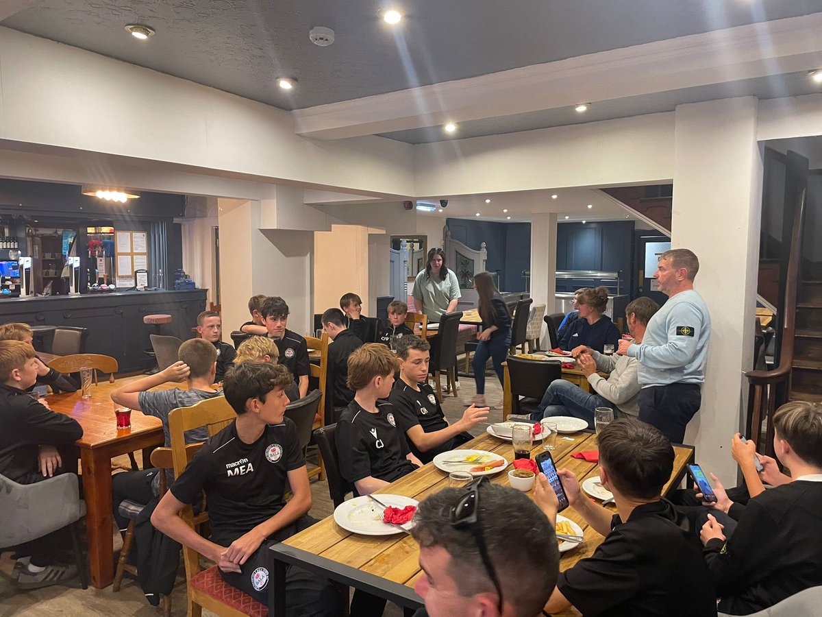 Our Academy players enjoyed an evening watching our 1st Team play last night coming away with a 2-0 win. 

Tonight our attention turns to our Development side as we travel to Caernarfon, looking to build on our 4-0 win vs CQ Nomads at the weekend. 

⚪️⚫️🏴󠁧󠁢󠁷󠁬󠁳󠁿

#Lakesiders