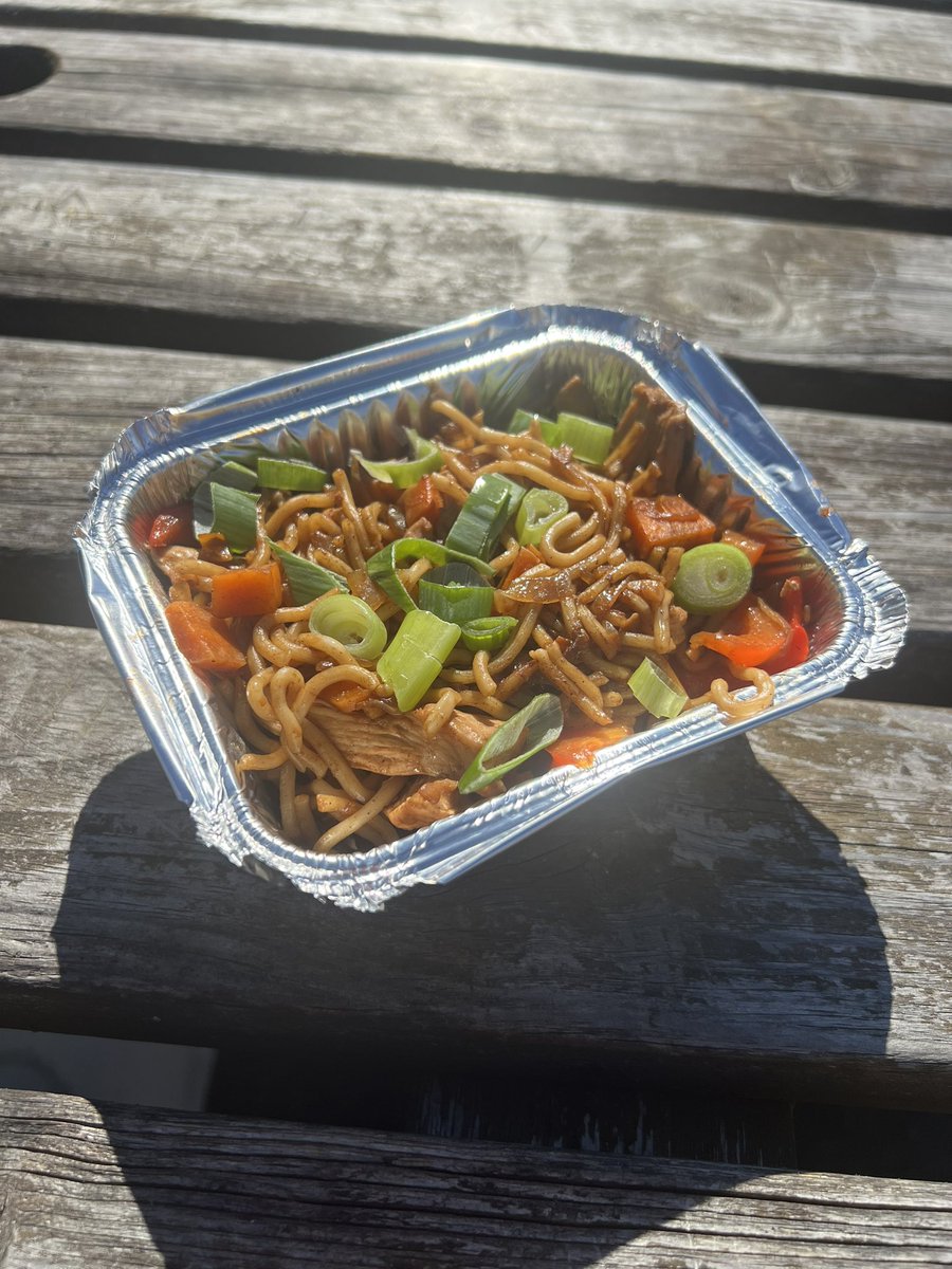 When you prepped your lunch, packed your lunch and then forgot your lunch 🤦🏻‍♀️

A pupil comes to the rescue with this amazing chicken chow mein 🌟
Thank you!!