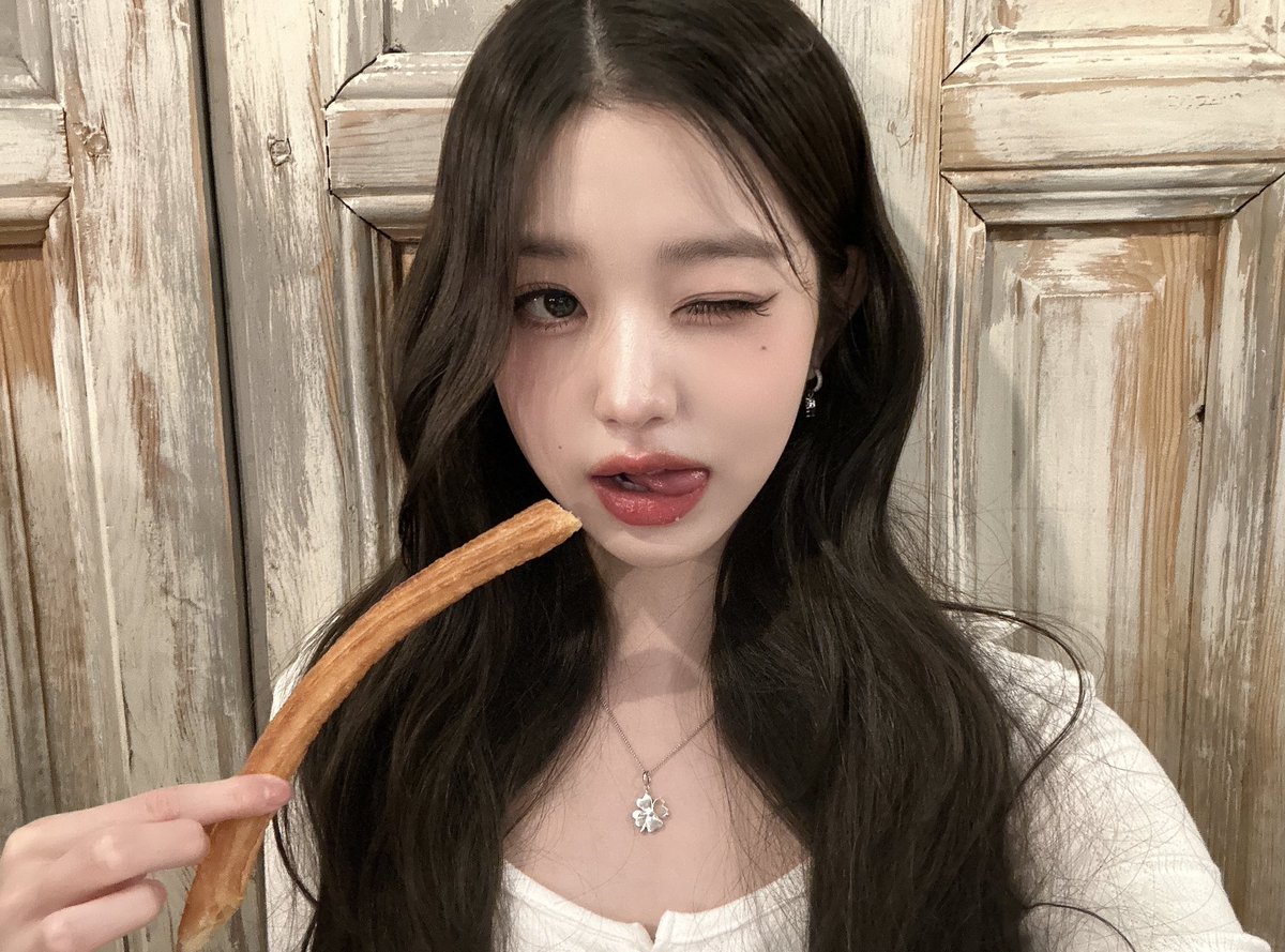 vancouversion's tweet photo. "centil" gf &amp;&amp;&amp;  her "aku fotoin ya sayang" bf typa thing
jangkku promt au https://t.co/ZJZ3QWLm1h