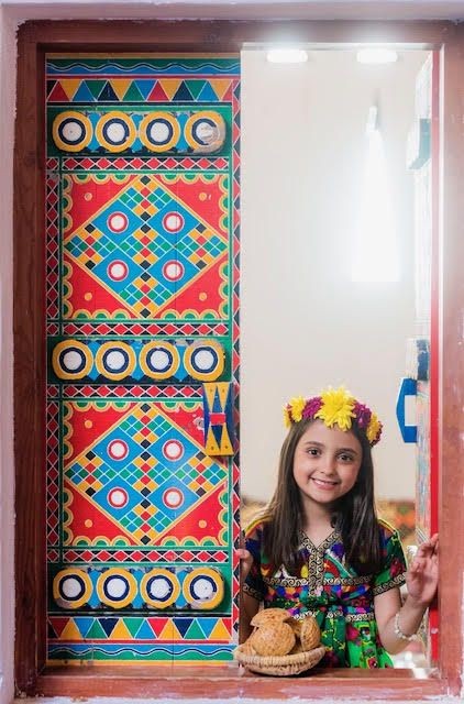 نجدية من حسنها يُخلق الغيم
و في عنقها زين الخلايق قلادة

- الباب الحمر | القصيم 🇸🇦✨