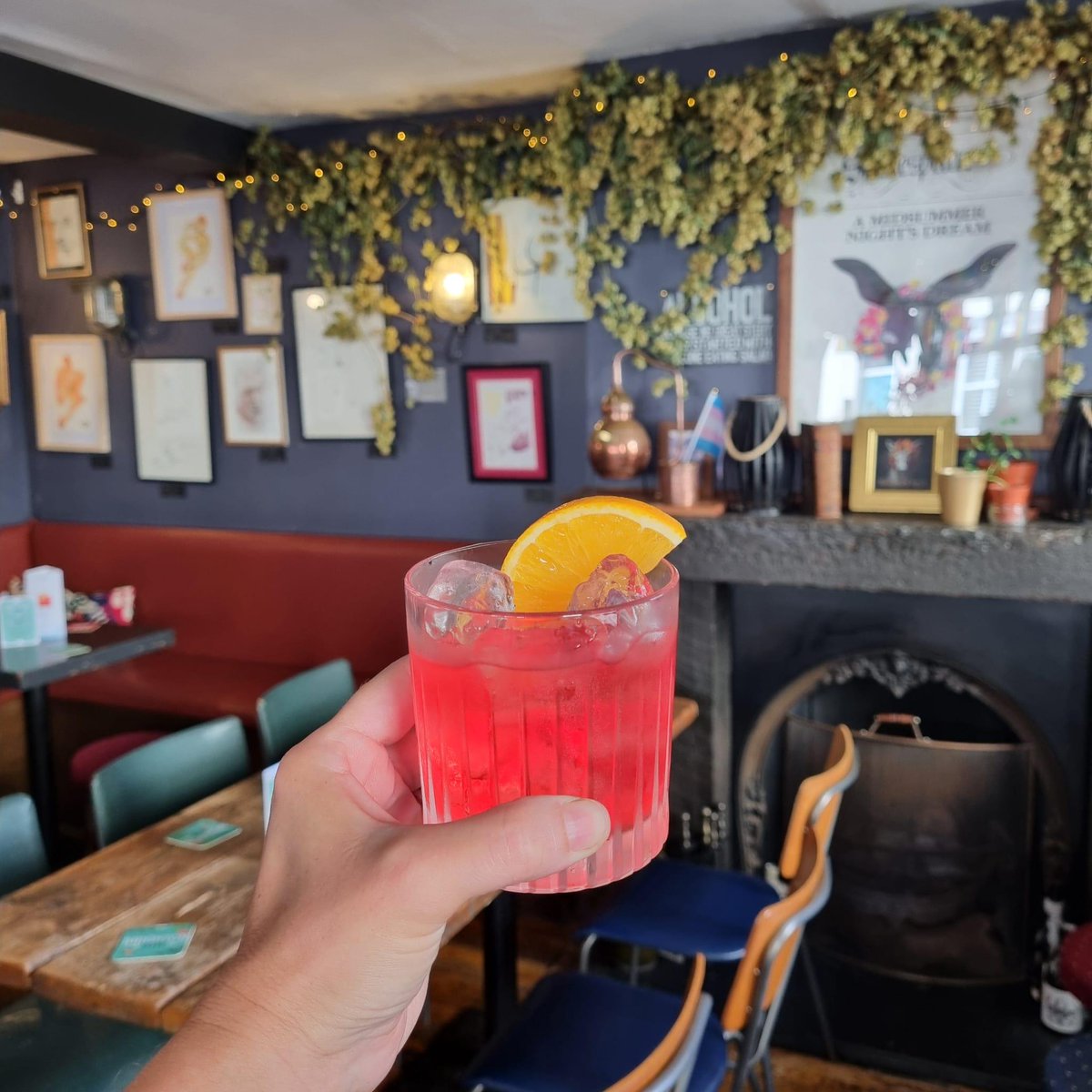 Bottom's Rest Pub (@bottomsrest) on Twitter photo 🍸 It's Negroni Week!
Celebrate with us at the Bottom's Rest as we serve up our very own delicious Sussex Negronis made with <a href="/BrightonGin/">Brighton Gin</a>, <a href="/Albourneestate/">Albourne Estate</a> English Vermouth, and Campari over ice.
Just gorgeous! 🍸 It's Negroni Week!
Celebrate with us at the Bottom's Rest as we serve up our very own delicious Sussex Negronis made with <a href="/BrightonGin/">Brighton Gin</a>, <a href="/Albourneestate/">Albourne Estate</a> English Vermouth, and Campari over ice.
Just gorgeous!