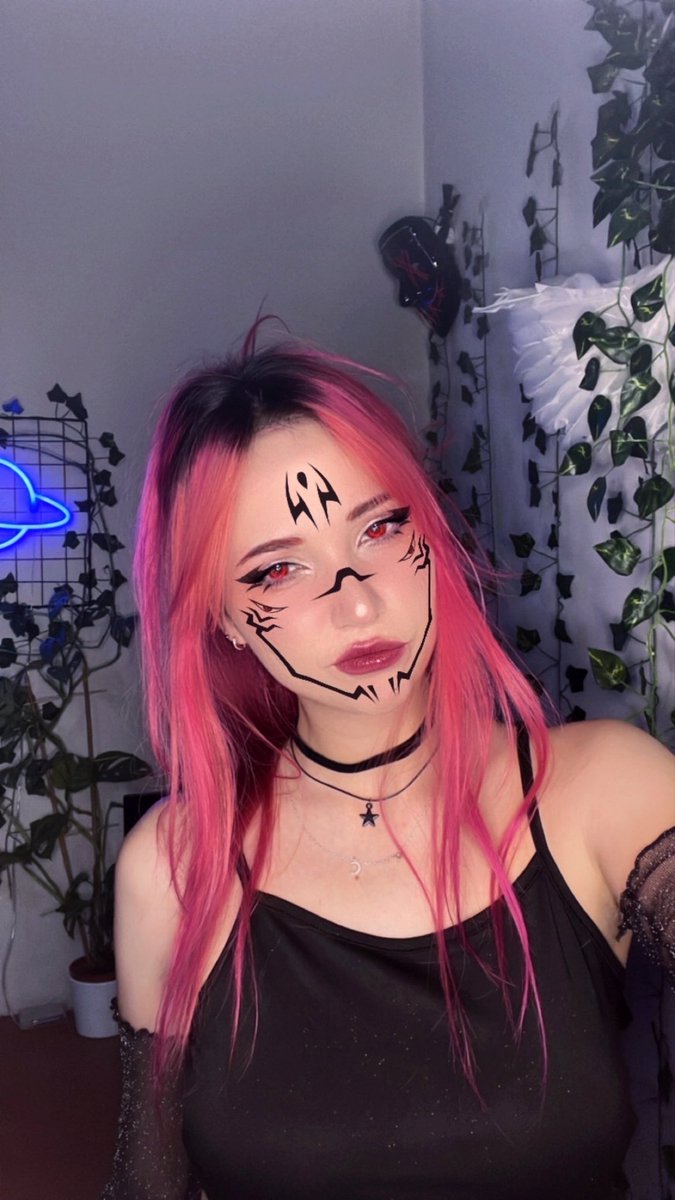 Moon_sashaa's tweet photo. Now i can make characters with pink hair!💕

Ryomen Sukuna female ver. 
from Jujutsu Kaisen?🤔
#ryomensukuna #jujutsukaisen #jujutsukaisencosplay 
#gothicstyle #gothgirl #egirl #redlips #photomodel #punkcore #alternativegirl #altmodel #rockgirl https://t.co/0F9je6JLYt