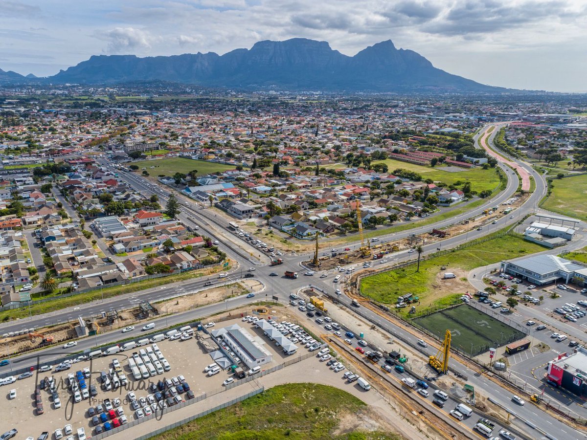 AfricaFactsZone's tweet photo. Cape Town is building South Africa's first freestanding elevated traffic circle at Lansdowne Intersection to improve traffic flow. https://t.co/U3sdtdyiuX
