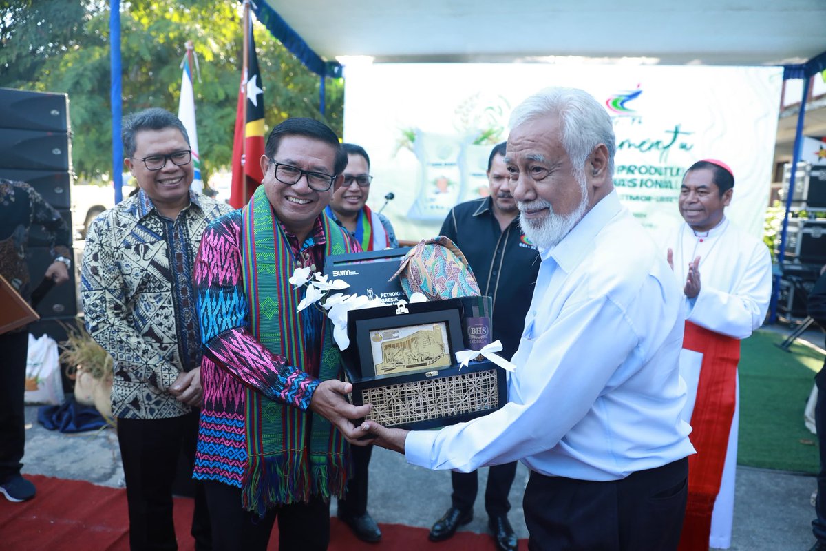 kebacb's tweet photo. BERHASIL DUKUNG PEMBANGUNAN EKOSISTEM PANGAN YANG PRODUKTIF, PETROKIMIA GRESIK HADIR MENJADI SAKSI LAHIRNYA PRODUK PANGAN DI TIMOR LESTE

#PeluncuranProdukPanganTimorLeste #PetrokimiaGresik #SolusiAgroIndustri https://t.co/n4mazQZMmI
