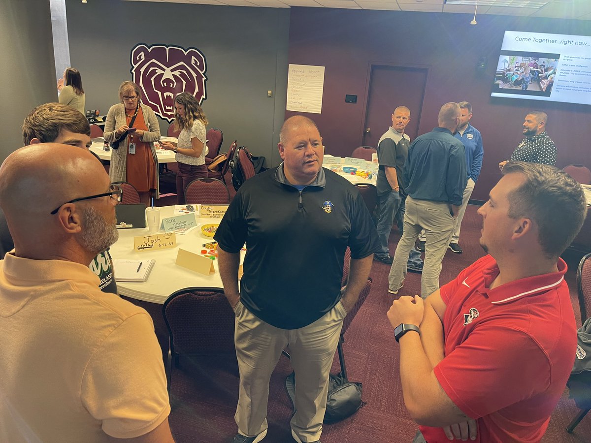 BradOwings's tweet photo. @klfreeman delivering MLDS learning to area principals. @ToniDBass @RandyLuebbert https://t.co/ajq4vFKPES