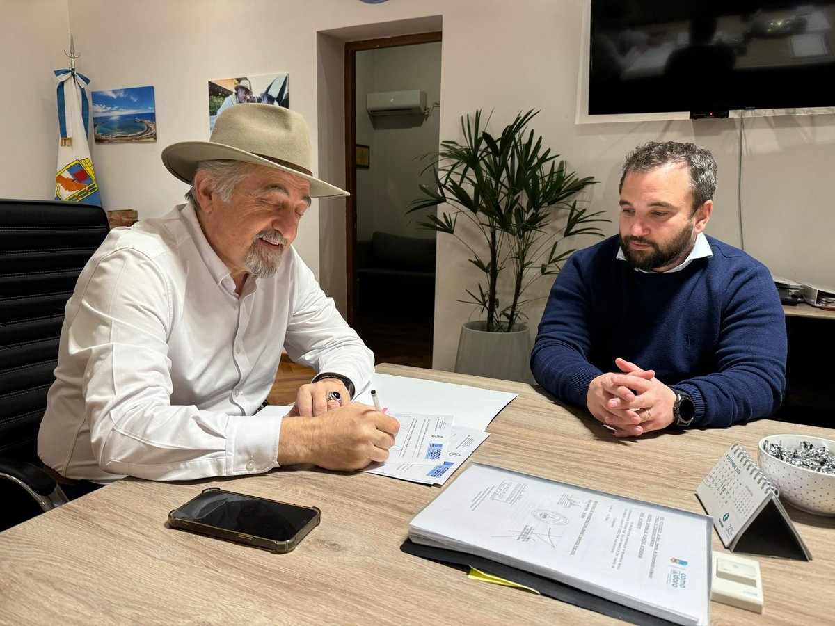✍🏻 Firmamos un importante convenio con Vialidad Provincial para la reparación de las avenidas Juan José Paso e Ítalo Dell’ Oro, dos ejes clave en la zona norte de nuestra ciudad.

Este acuerdo busca optimizar la transitabilidad y garantizar la seguridad de todos los vecinos.