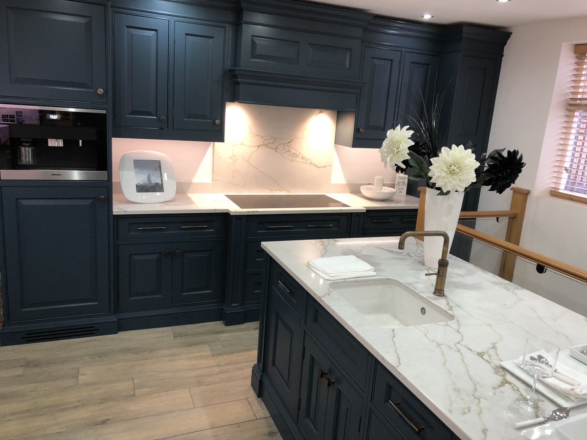 SheerinBespoke's tweet photo. Arrange a consultation at our Knutsford town centre showroom and design studio and take a closer look at the kitchen styles we have on display, including our newest, Victorian design-inspired kitchen range.
#kitchendesigners #Cheshire #Knutsford #bespokekitchendesign https://t.co/H2tz8Qp9Hi