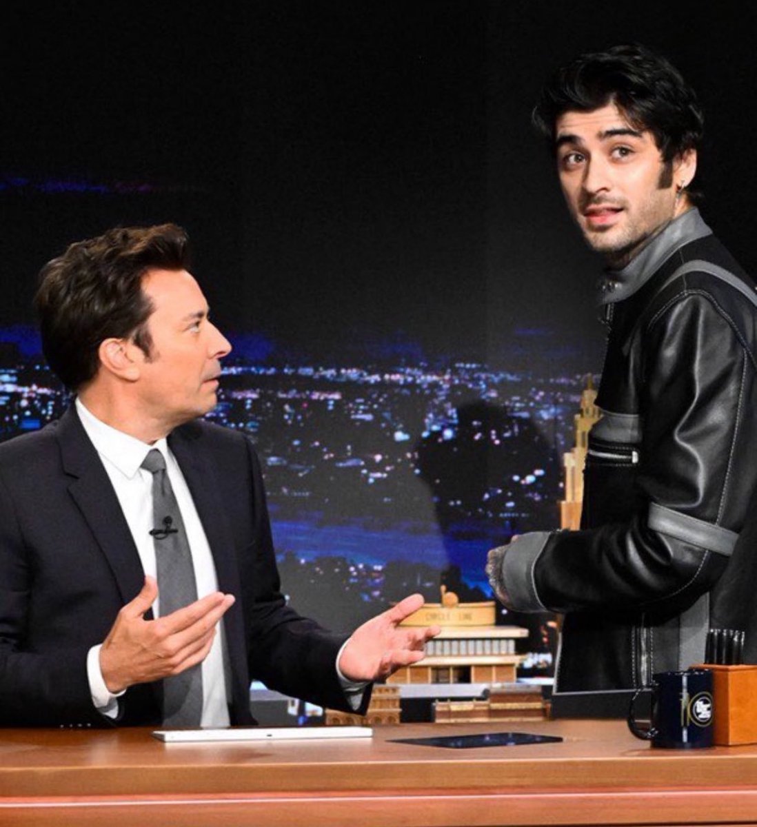 ZJMCRAVE's tweet image. the way he ate both times.