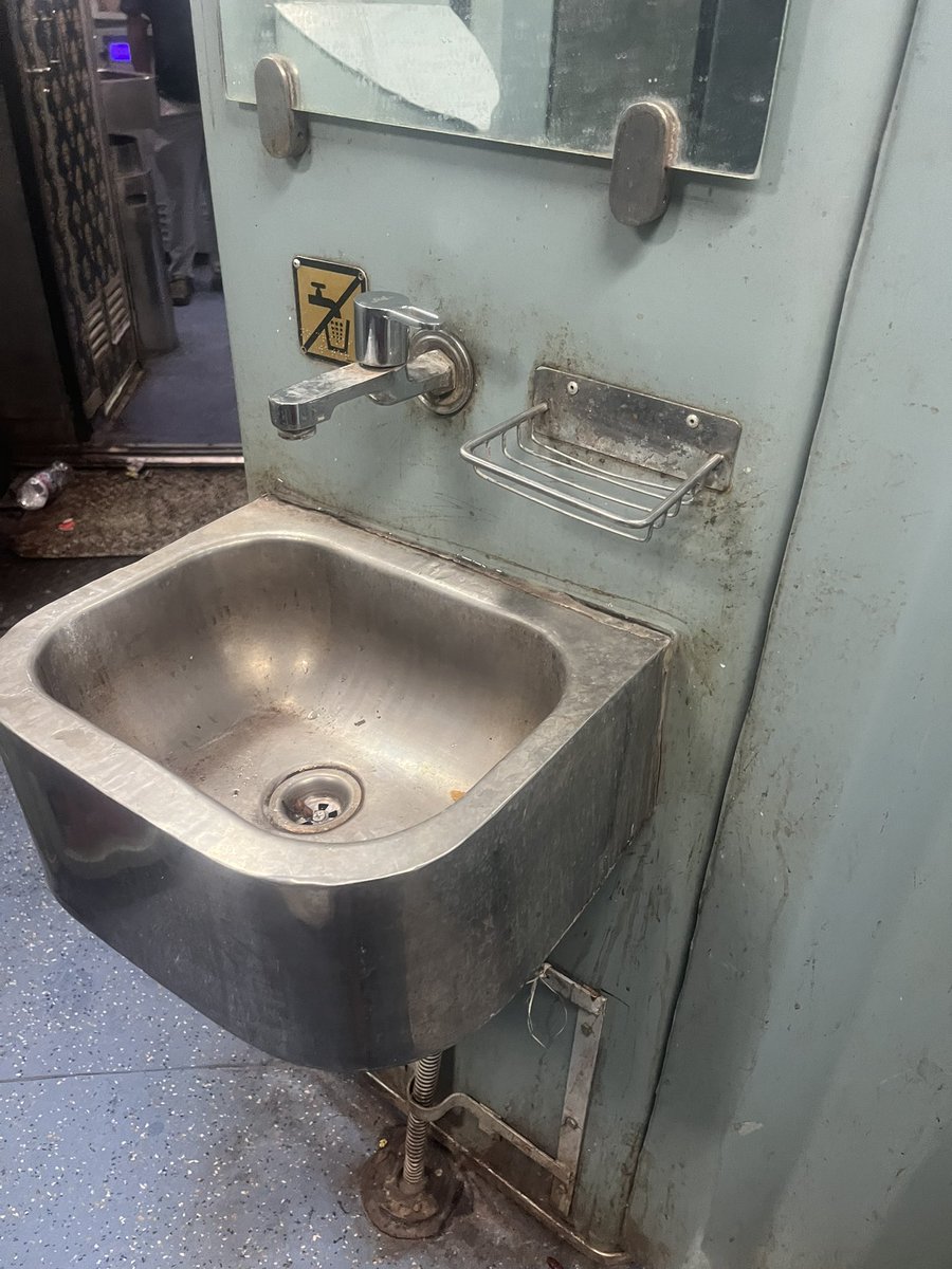 sbasbasba31's tweet photo. @RailMadad @drmadiwr there are no water in the coach Very  bed experience My pnr no is -6741762147
        Mo no-8320068600 https://t.co/JCr5BeCilT