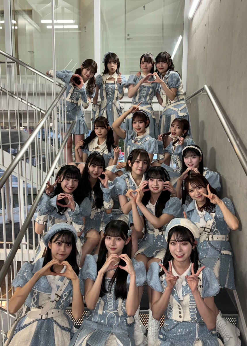 harupyon_0525's tweet photo. #今日は誰に恋をする？公演(#沼公演🍎)
出張公演in長野ありがとうございました🍏

長野も初期からたくさんイベントをさせていただいてきたので落ち着く場所です😌
りんごヘアーしたよ🫶

ちゃんひなの出身地ということで
写真は18期ちゃんたちと📸

明日は新潟��よろしくお願いします✨
#AKB48出張公演 https://t.co/2jOSBrlftV
