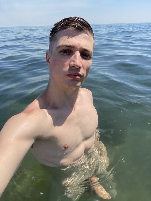 Summertime 💦 https://t.co/o8aQQ5Cx7U