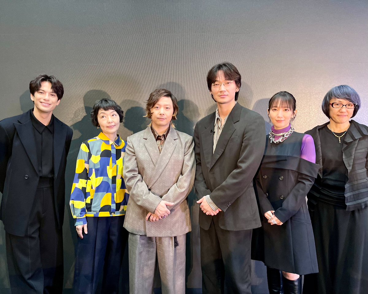 movie_maru2024's tweet photo. #映画まる イベント報告 📸ᐝ
￣￣￣￣￣￣￣￣￣￣￣￣
本日は完成報告イベントでした🎬

#堂本剛 さん #綾野剛 さん
#吉岡里帆 さん #森崎ウィン さん
#小林聡美 さん #萩上直子 監督が登壇！

豪華メンバーのオフショットをお届け✨

公開まであと少しです𓈒𓏸
どうぞお楽しみに！

映画『まる』𝟭𝗢.𝟭𝟴 (金)