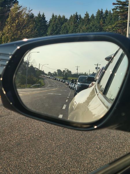 RCMPPEI's tweet photo. 🚨REMINDER🚨

When you see emergency vehicles (police, fire, ambulance) with lights &amp; sirens, move to the right to let them pass safely.

Don’t block intersections in heavy traffic—it creates more congestion and can delay first responders.

#DriveSafePEI #MoveOver https://t.co/pYXv9OuHL0