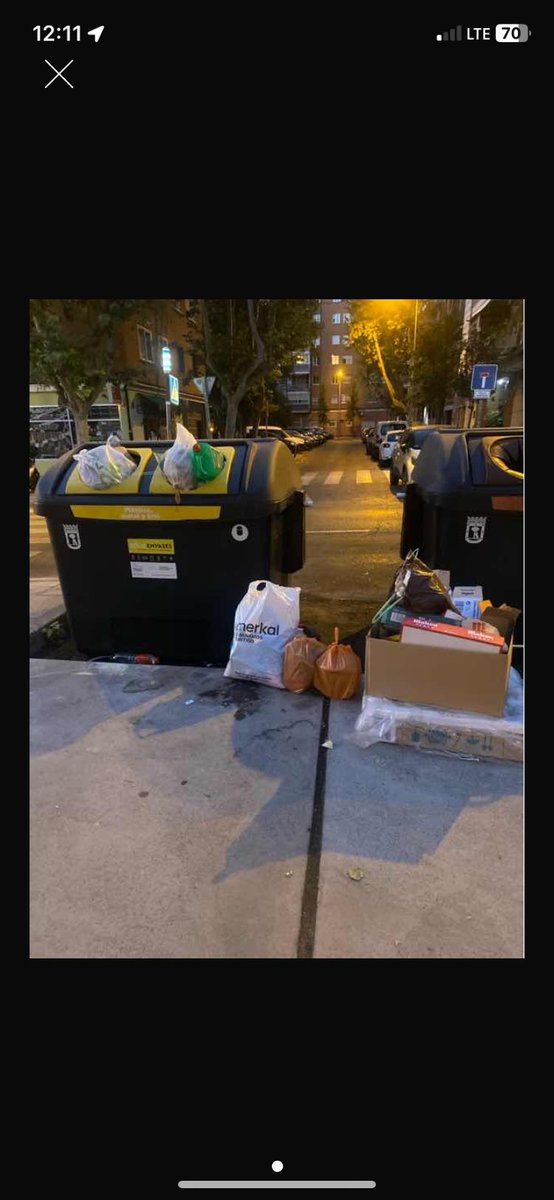 Turriturri135's tweet photo. @ArbolMesa @JMDCarabanchel @avocesdecaraban Esto en Calle Parque Eugenia de Montijo…. https://t.co/0w3D7oC09w