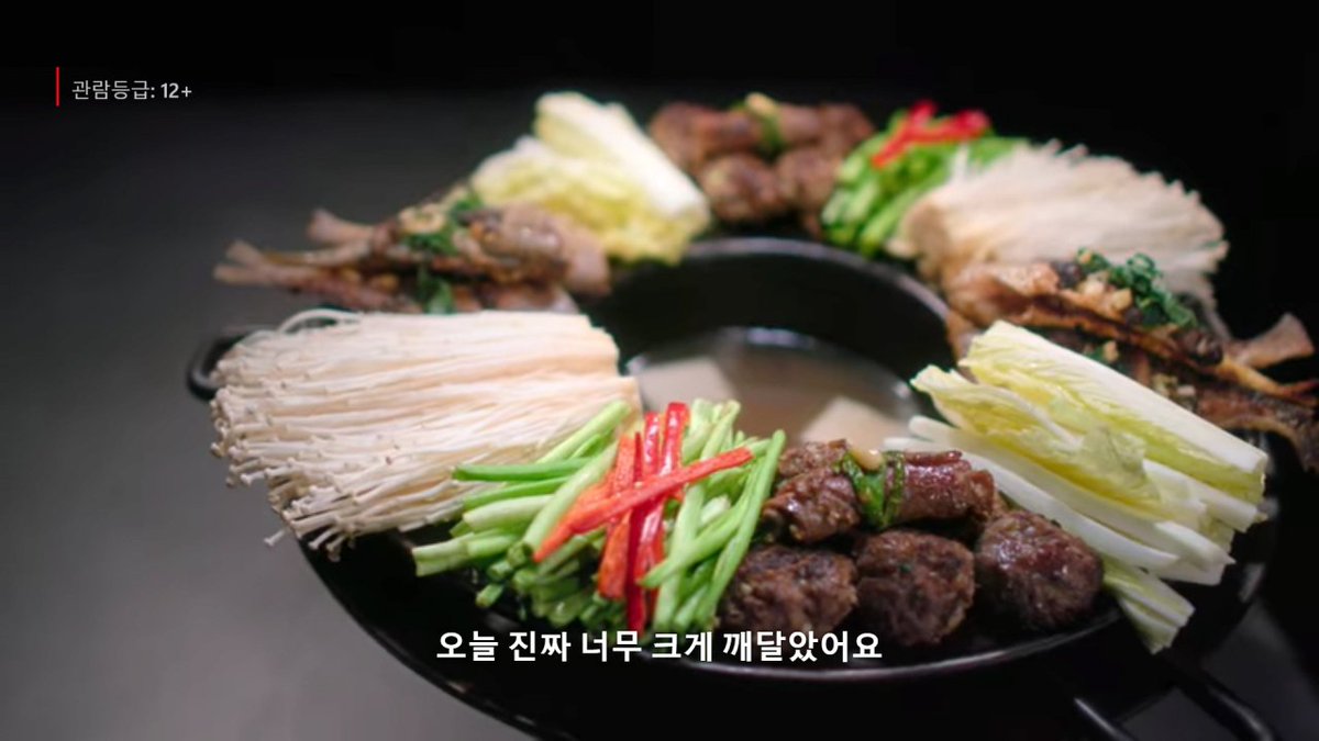 장사천재 조사장과 이영숙 명인과의 대결. 요리는 화려한게 전부가 아님.. 덜어냄이 중요함. 갑자기 생각나네 요리왕비룡에 나옴 볶음밥 주성치...