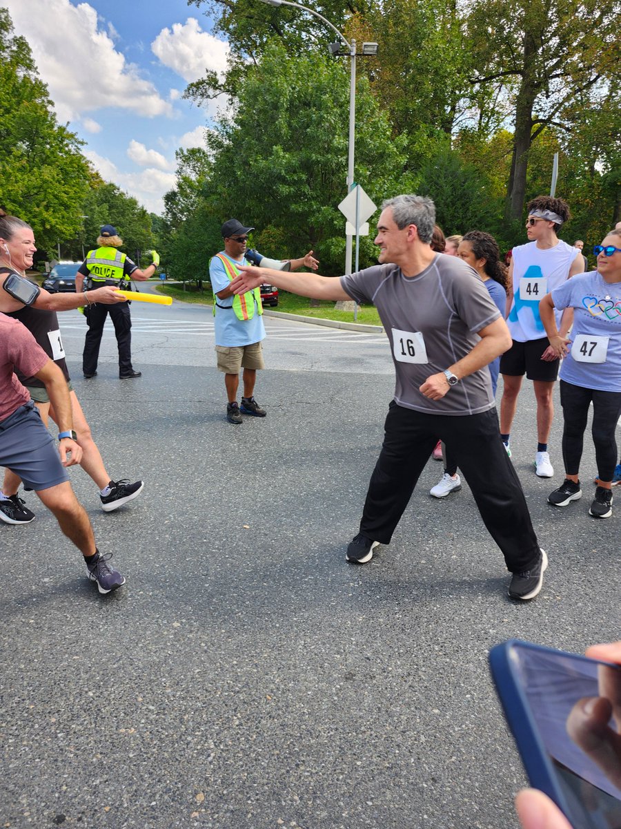 Fogarty_NIH's tweet photo. Last week, the Fogarty 'Globetrotters' represented our center the 39th annual #NIH Institute Challenge Relay race. Go Globetrotters! 🏃🏾 🏃🏾‍♀️🎽@NIH_RW https://t.co/XQZWZ51mu8