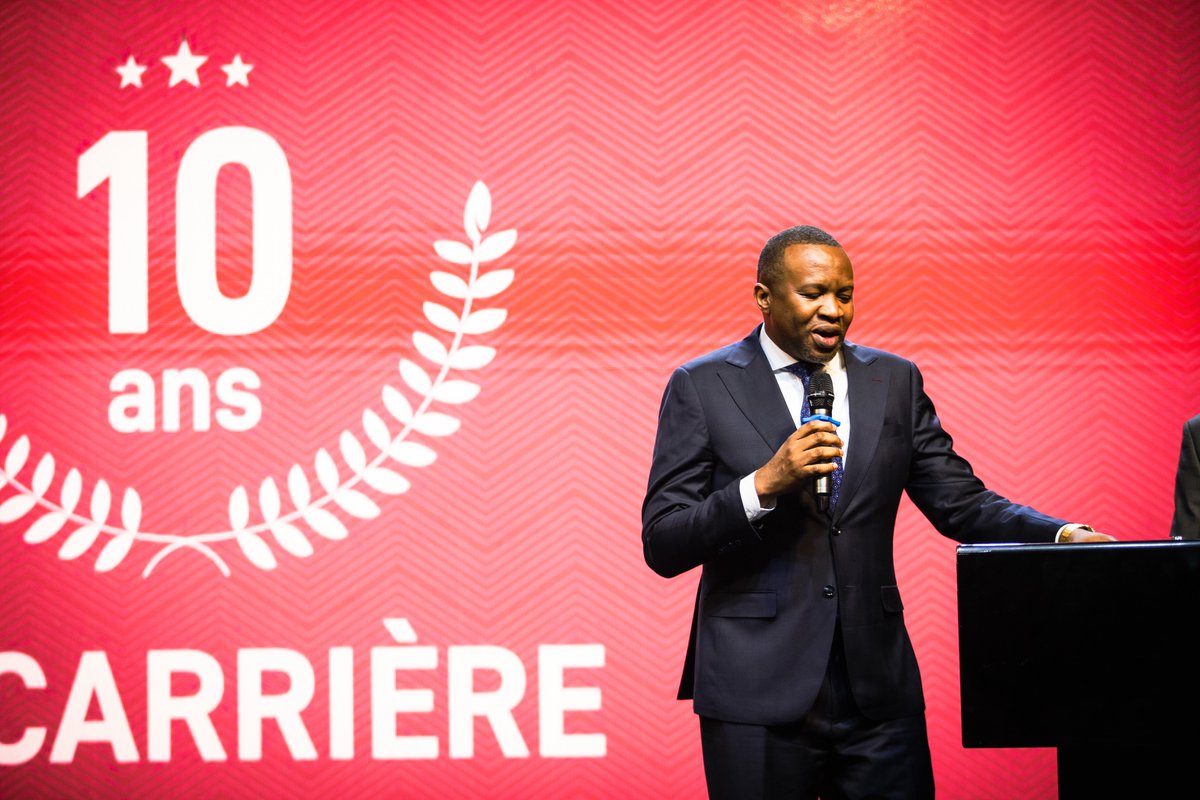 CelestinMukeba's tweet image. Le vendredi dernier lors de la présentation du rapport annuel de l'exercice 2023, j'ai reçu un trophée 🏆 pour mes 10 ans de carrière.
10 ans de passion, d'engagement et de travail acharné pour offrir des solutions financières modernes au peuple Congolais.
#10AnsdeCarrière