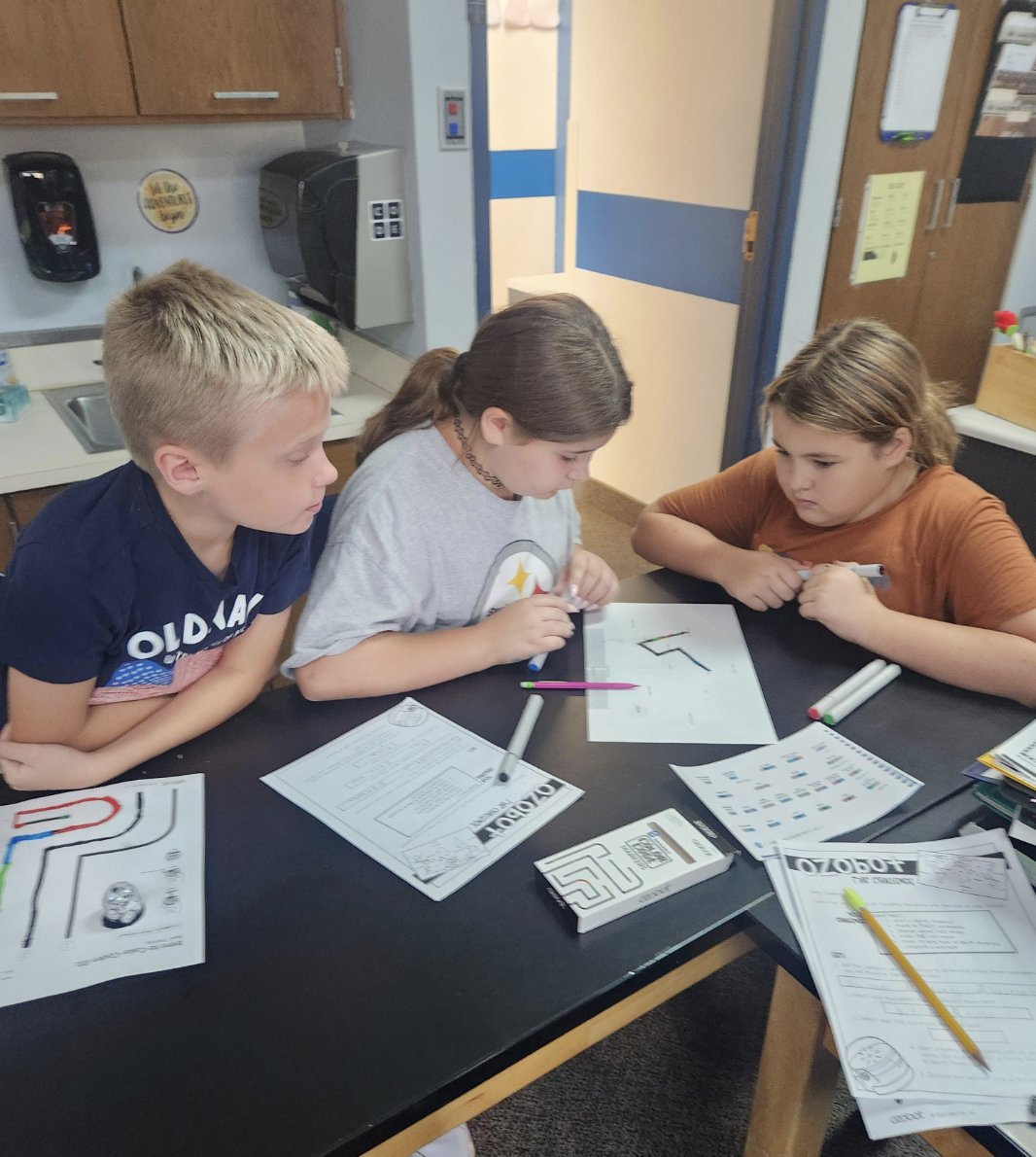 MPASDVikings's tweet image. After learning about Prince Henry’s School of Navigation, Mrs. David, Mrs. Dreistadt, and Ramsay Elementary students became early explorers! With the help of Ozobot robots, they tackled a fun map challenge. 🗺️🤖 #STEM #FutureExplorers #RamsayElementary #EdTech