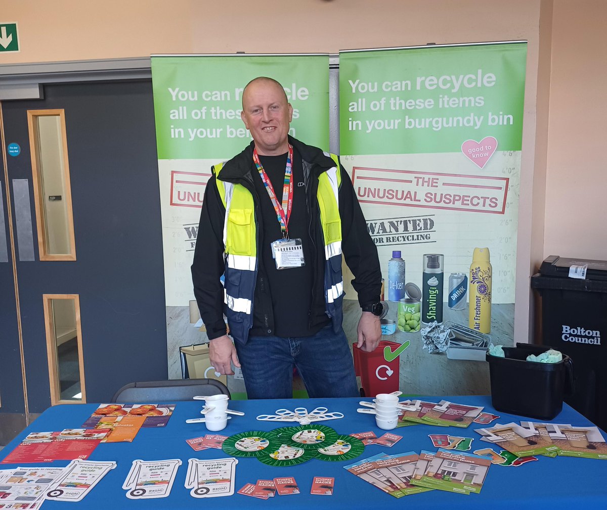 Our Waste Prevention and Recycling officers attended the freshers fair this week <a href="/BoltonUni/">University of Greater Manchester</a> armed with some useful freebies for the new term ahead and to answer any questions ♻️👋