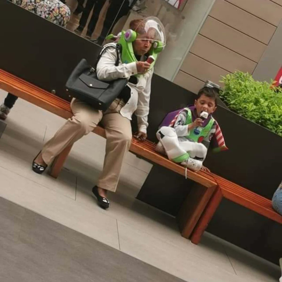 _sombrinternet's tweet image. Les grand mères méritent de vivre pr tjrs..