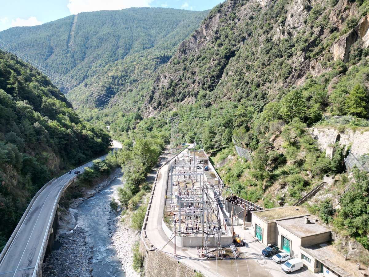 🔌 Fin des travaux de rénovation du poste électrique de Valabres dans la vallée de la Tinée ! 💪 Des efforts commencés en 2019, avec de nombreux acteurs mobilisés.

Un renouvellement au service de l'alimentation électrique de la vallée, qui accompagne le territoire dans sa