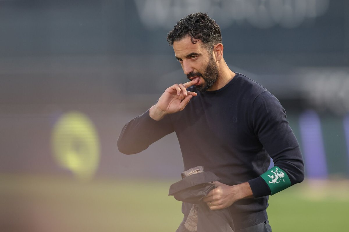 Mais do que Hjulmand’s e Gyökeres, este é o homem que tem de ficar.
Paguem-lhe o que for preciso mas renovem com o homem. Já deu imensas provas da sua qualidade e competência. Façam dele o nosso Ferguson!