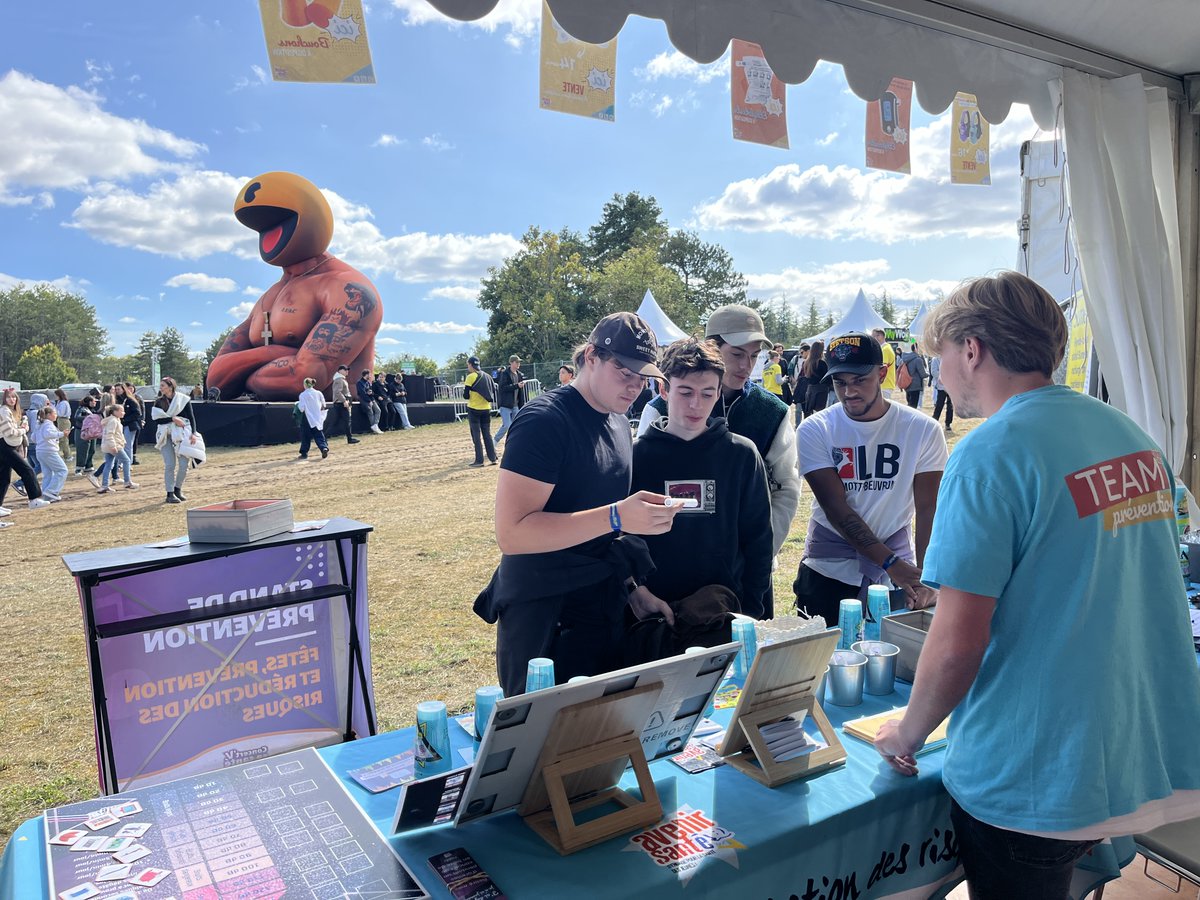 Paris est une fête, Dijon aussi !

Nos équipes bourguignonnes étaient présentes le week-end dernier sur le festival de rap <a href="/GoldenCoastfest/">Golden Coast</a> !

Prévenir et réduire les risques festifs, notamment en termes de consommations de produits psycho-actifs, ont été les missions de nos