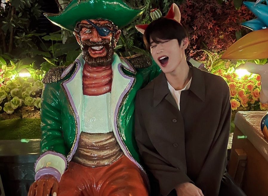 intolued's tweet image. ㅤ

              9월 17일        진지     ⭑.ᐟ    SNS.⠀ ⠀⠀ 
               ❝  about yesterday . . 🐈‍⬛  ❞ ⠀ 
ㅤ
ㅤ