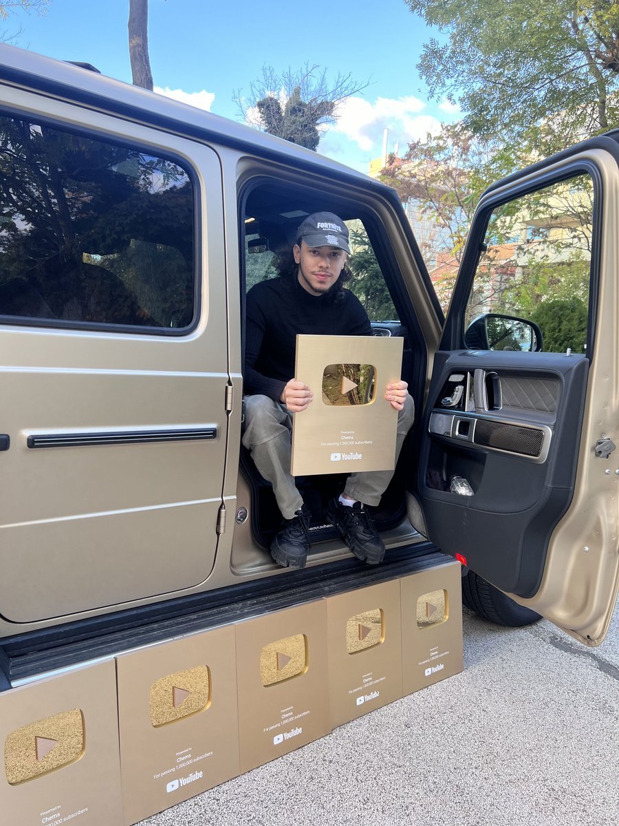 Ronycoder's tweet image. How much YouTube pays you to start a faceless YouTube channel

1,000 views = $6
10,000 views = $60
100,000 views = $600
1,000,000 views = $6,000
10,000,000 views = $60,000
100,000,000 views = $600,000

I've created a list of over 200 faceless YouTube channel ideas to help you…