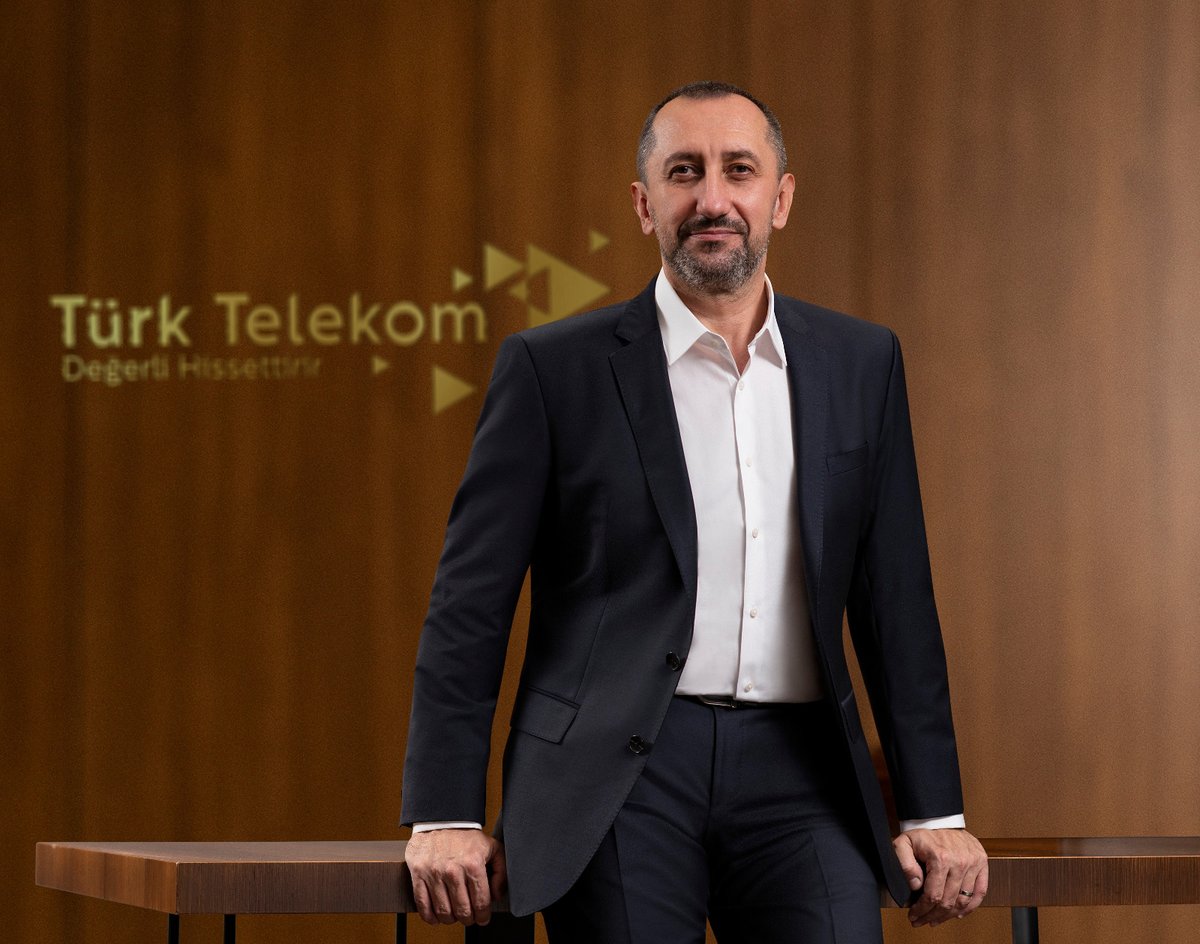 darkwebhaber's tweet photo. Türk Telekom CEO'su Ümit Önal:

Bugün Türkiye'de 4 kişilik bir ailenin ayda 5-8 damacana su tükettiğini düşünürsek ve bir alegori yaparsak "Türkiye'de internet tarifeleri sudan ucuz." demek yanlış olmaz. https://t.co/SV7qmz47e4