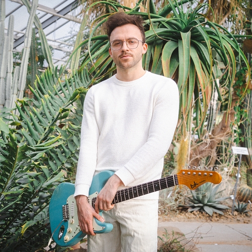 MusicNewsWeb's tweet image. Flo Naegeli releases new indie soul EP ‘It’s Getting Better’ - #FloNaegeli @flo_naegeli #ItsGettingBetter dlvr.it/TDNccF