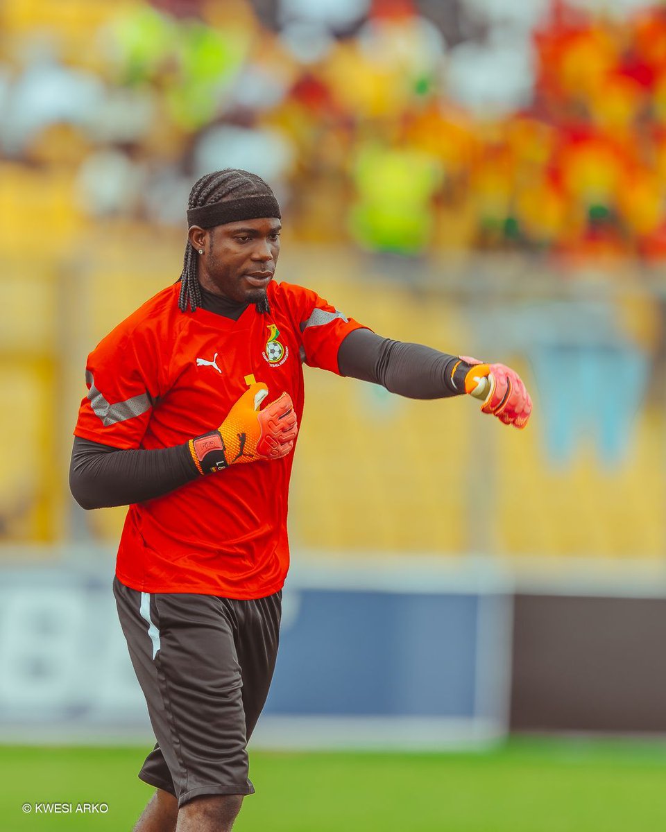 kwesiarko's tweet photo. Lawrence Ati-Zigi warms up against Angola #Afcon2025q https://t.co/Mutloef5P9