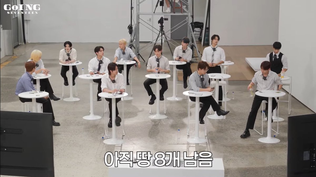 오늘 고잉 51분이나 햇는데 세븐틴 멤버수 ㅈㄴ많아서 boss 할 사람 아직 8명이나 남앗음 ㅅㅂ