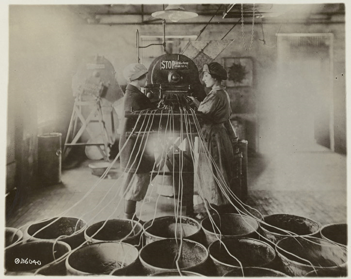 TodaysDocument's tweet photo. Photograph of the Cutting Press at DuPont deNemours Company in Carney's Point, New Jersey

https://t.co/VouEOzpFtx https://t.co/I7Qi6ELOrx