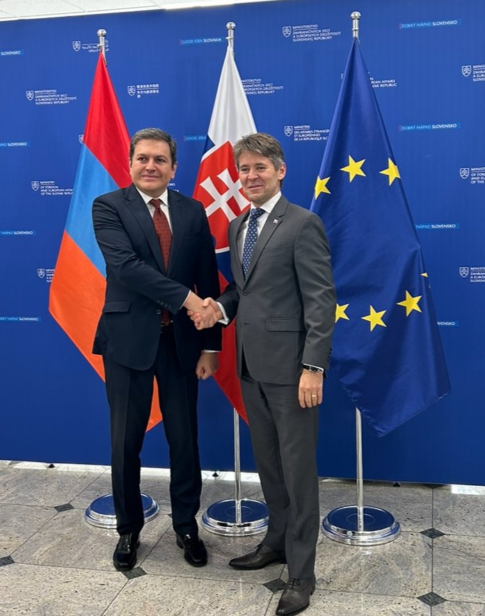 ParuyrPh's tweet photo. Productive political consultations between @MFAofArmenia and @Slovakia_MFA. Thank you State Secretary @MarekEstok_SK for excellent exchange on wide range of bilateral-regional issues, deepening 🇦🇲-🇪🇺 partnership and warm hospitality. https://t.co/Jr0hjr9VH0