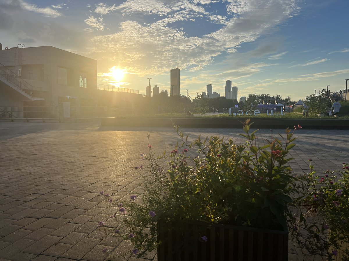 eunnnlee's tweet image. End of Chuseok holiday🌝

사진은 평화롭지만 우당탕탕 노들섬 나들이 w/ @yondoudon 🫶