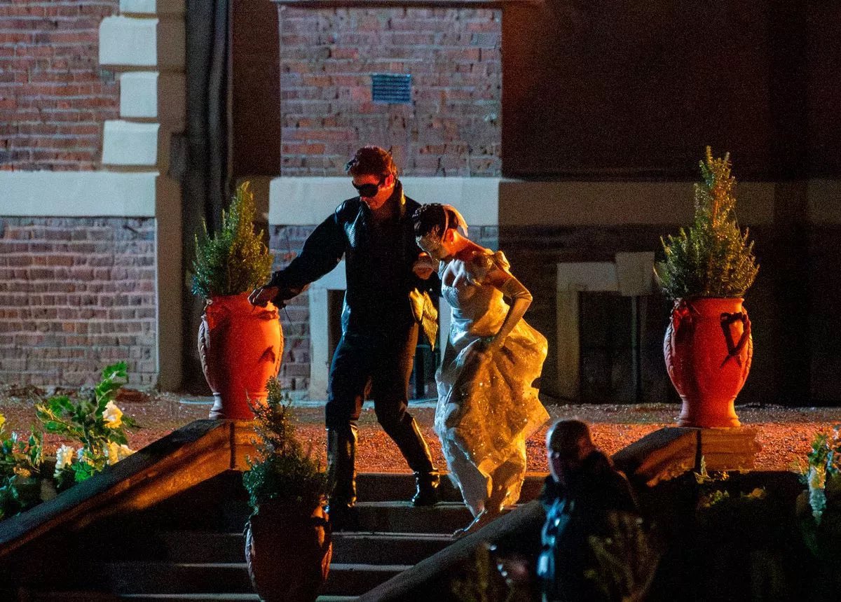 sophslcver's tweet photo. LUKE AND YERIN AS BENEDICT AND SOPHIE WHAT THE FUCK WHAT THE FUCK https://t.co/5d7PaxvxUP