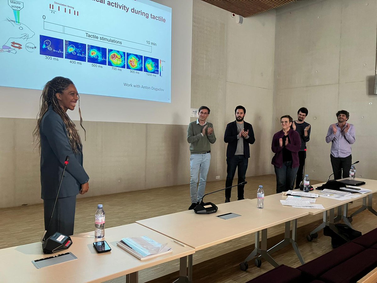 Yesterday, Dr. Zineb Hayatou carried an amazing defense of her work on limb embodiment in the mouse model! Congratulations, and many thanks to jury: 

F. de Vignemont (philosophy), 
A. François (physiology of touch), 
N. George (physiology of perception),
N. Jarrassé (robotics).